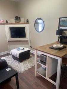 a living room with a bed and a table at An Cuilidh in Port Bannatyne