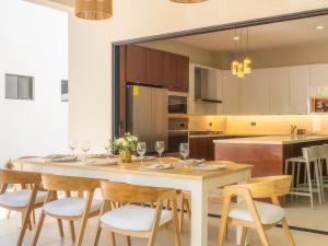 a kitchen with a table with wine glasses on it at Miradora House in El Sunzal