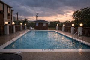 a large swimming pool in the middle of a building at Regency Inn & Suites in Milton