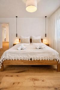 En eller flere senge i et værelse på Da Alois - Alpine Premium Apartments