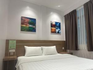 Katil atau katil-katil dalam bilik di AST Hotel +29 gambar