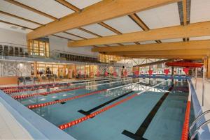 a large indoor swimming pool with a large pool at Vistula Hotel in Świecie