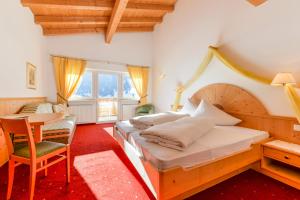 Letto o letti in una camera di Hotel Fernblick