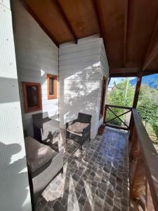 a room with a bed and a table in a house at Habitación privada en Coñaripe de 1 Cama in Coñaripe
