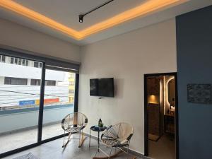 a room with two chairs and a table and a window at Living Sincelejo in Sincelejo