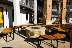 a group of benches and a fire pit in a courtyard at Boundary Hotel By Terra Vi, Durango in Durango