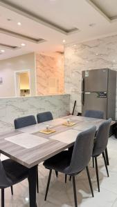 a dining room with a table and a refrigerator at مسكن الفخامة in Taif