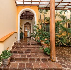 a hallway of a house with stairs and plants at Villa de Dos Armadillos in Santa Maria Huatulco