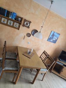 a dining room with a wooden table and chairs at up ` Achterdeck in Dornum