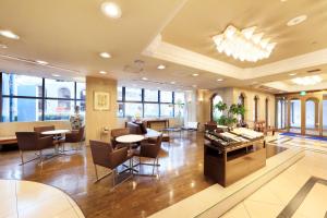 a large lobby with tables and chairs and windows at Yokohama Mandarin Hotel in Yokohama +64 photos