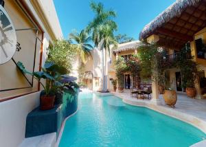 a swimming pool in front of a building at Villa de Dos Armadillos in Santa Maria Huatulco