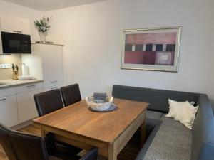 a dining room with a table and chairs and a kitchen at FeWo Landblick in Hemau +7 photos