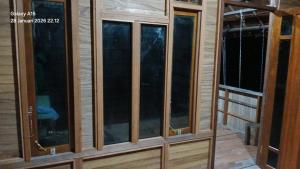 a set of three glass windows in a cabin at Homestay Yenkop in Poelau Mansoear