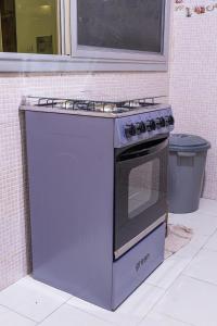 a kitchen with a stove and a trash can at Camara Homes1 in Saint-Louis