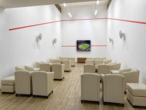 TV a/nebo společenská místnost v ubytování Idyll Suites - Adults Only