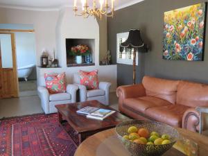 Broadlands Country House的休息区