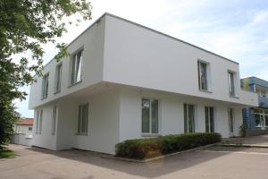 a white building with windows on a street at Brenzapartments Heidenheim in Heidenheim an der Brenz