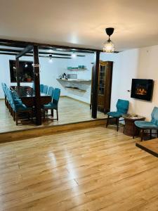 a living room with a table and blue chairs at Guest House La TaTa in Gura Haitii