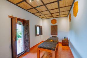 a room with a bench and a table in it at Villa Karma Loka in Sidemen