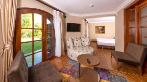 TV a/nebo společenská místnost v ubytování Marmaris Holiday Villas