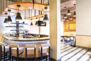 Ein Restaurant oder anderes Speiselokal in der Unterkunft Hotel Accademia 