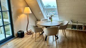a dining room with a table and chairs at Fewo Ostseetraum Laboe in Laboe