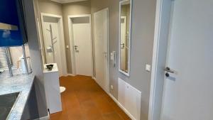 a bathroom with a hallway with a toilet and a mirror at Fewo Ostseetraum Laboe in Laboe