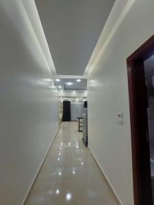 a long hallway with white walls and a ceiling at الاقصر in Luxor