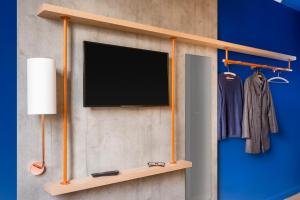 En tv och/eller ett underhållningssystem på ibis budget Amsterdam City South
