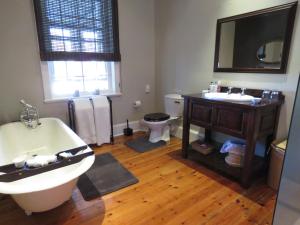 Broadlands Country House的一间浴室