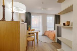 a small room with a table and a bed at homie stay am ring - kostenlose Tiefgarage in Würzburg