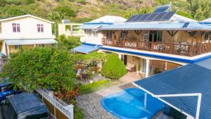 an aerial view of a house with solar panels at Le Benitier in Port Mathurin