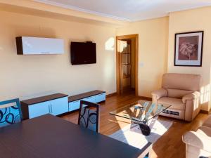 a living room with a table and a couch at Fuenteberros 1 in Golmayo