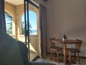 a dining room with a table and a view of the ocean at Crayfish Inn no.8 in Ramsgate