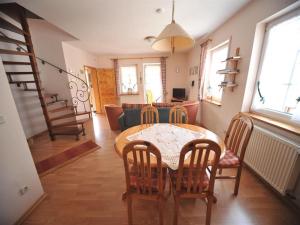 a dining room with a table and some chairs at Ferienweingut Hammes in Mülheim an der Mosel