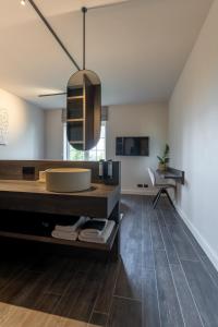 a kitchen with a sink and a counter at De Rietreiger in Blankenberge