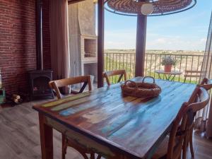 a wooden table with a purse sitting on top of it at Casas Rurales Maribel - Complejo Moradas del Cerro 1 - Suites con Jacuzzi en Alcalá del Júcar in Casas del Cerro