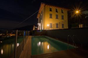 The swimming pool at or close to Villa Perla del Lago