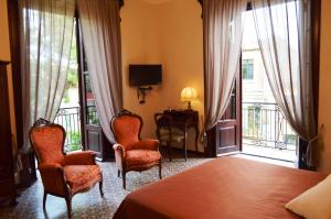 A television and/or entertainment centre at Villa Siciliana