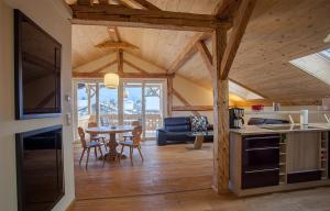 a kitchen and living room with a table in a cabin at Ferienwohnung Haus Bader in Garmisch-Partenkirchen