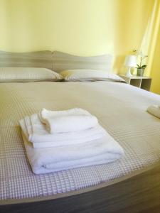 En eller flere senge i et værelse på CHARLOTTE casa vacanze