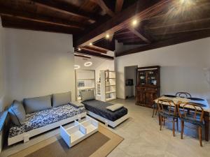 a living room with a bed and a table at FRANCIACORTA LAKELAND Lodge in Capriolo