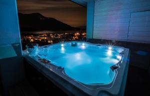 a jacuzzi tub with wine glasses in it at Villa Perla del Lago in Vercana