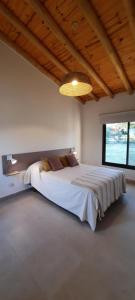 a bedroom with a large bed in a room at Casa de Campo Roca - Exclusivo para Parejas in Villa Cura Brochero