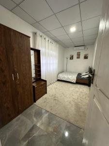 a bedroom with a bed and a dresser at Aththanayaka walawwa in Polgolla