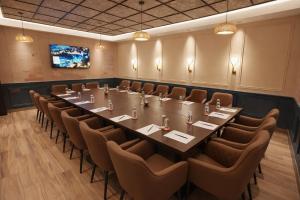 a conference room with a long table and chairs at Hotel Amber Palace in Gurgaon