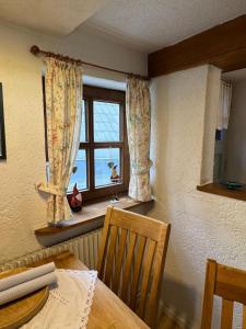 a dining room with a table and a window at Ferienhaus Winkelwerk in Goslar