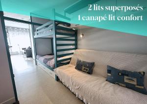 a bedroom with a bunk bed and a couch at Studio Anouk 4 personnes à Laruns in Laruns