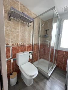 a bathroom with a toilet and a shower at Piscina privada de Sal, Cala Canyadell in Torredembarra