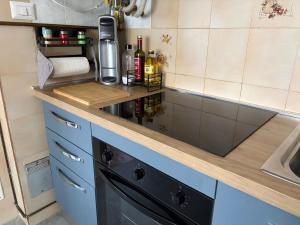 a kitchen with a counter top with a counter top at Ziva's house apartment in Abbiategrasso in Abbiategrasso